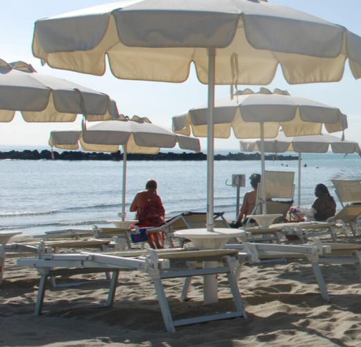 fontanamarina it campeggi-marche-sul-mare-con-spiaggia 033